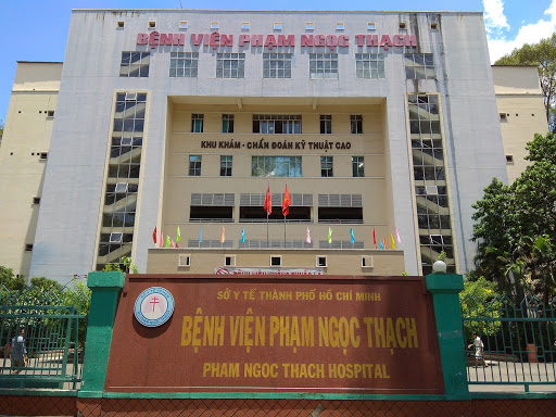Overseas Vietnamese in Sydney presents ventilators to Pham Ngoc Thach hospital